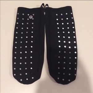 Lulu lemon run with me mittens